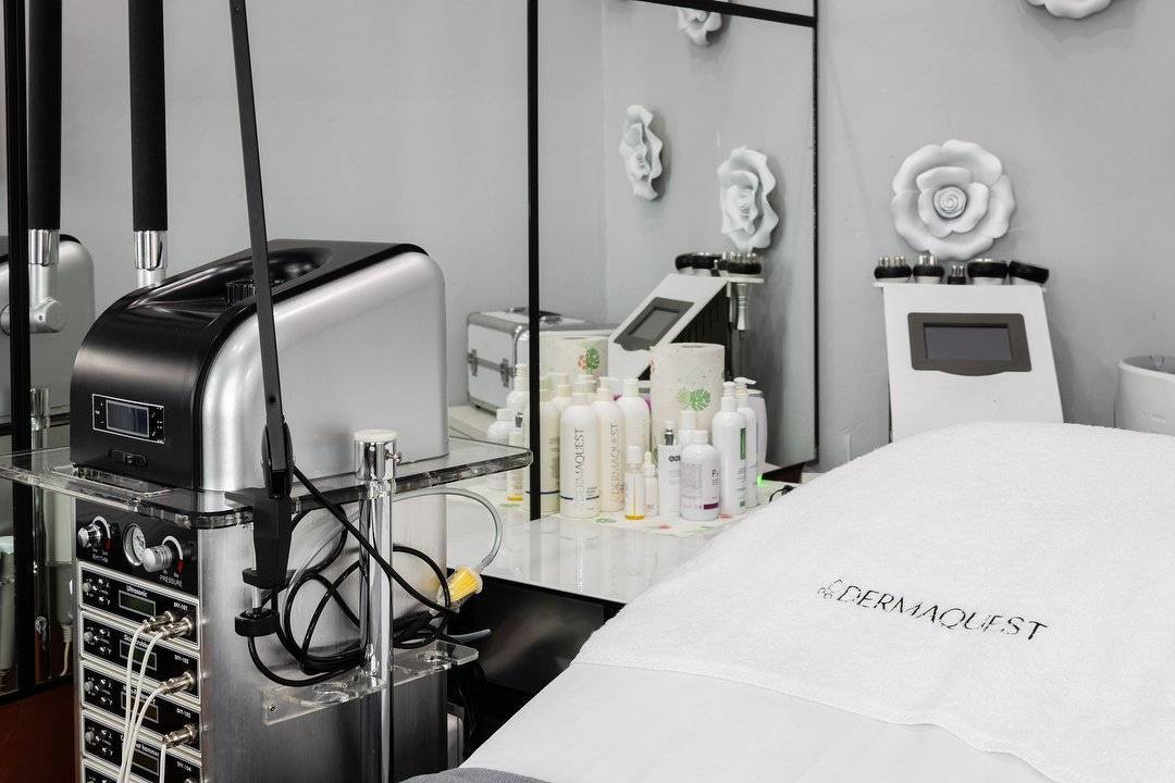 Professionelle Behandlungsliege - Kosmetikstudio Berlin